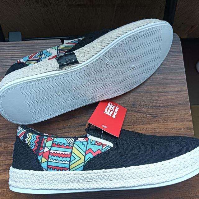 新品 26cm メンズ スリッポン シューズ ブラック 靴 男女兼用 カジュアル < 男性ファッション  新品 26cm メンズ スリッポン シューズ ブラック 靴 男女兼用 カジュアル < 男性ファッションの