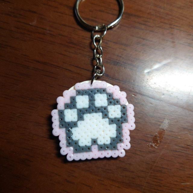ハンドメイド☆アイロンビーズ肉球キーホルダー☆ < ペット/手芸/園芸 ハンドメイド☆アイロンビーズ肉球キーホルダー☆ < ペット/手芸/園芸の