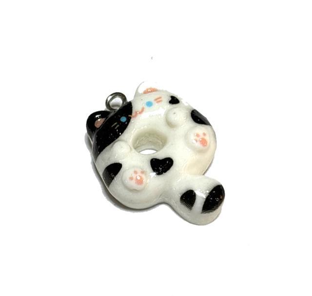 099 ドーナツ型の猫ちゃんのチャーム 1個 白黒 樹脂チャーム ねこ ネコ◯ < ペット/手芸/園芸 099 ドーナツ型の猫ちゃんのチャーム 1個 白黒 樹脂チャーム ねこ ネコ◯ < ペット/手芸/園芸の