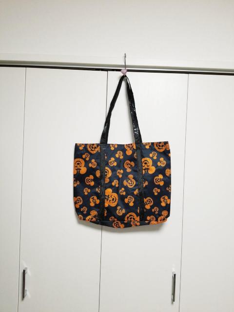 DISNEY store ミッキー ミニー ハロウィンかぼちゃ総柄 キラキララメ トートバッグ  パンプキン < 女性ファッション  DISNEY store ミッキー ミニー ハロウィンかぼちゃ総柄 キラキララメ トートバッグ  パンプキン  < 女性ファッションの